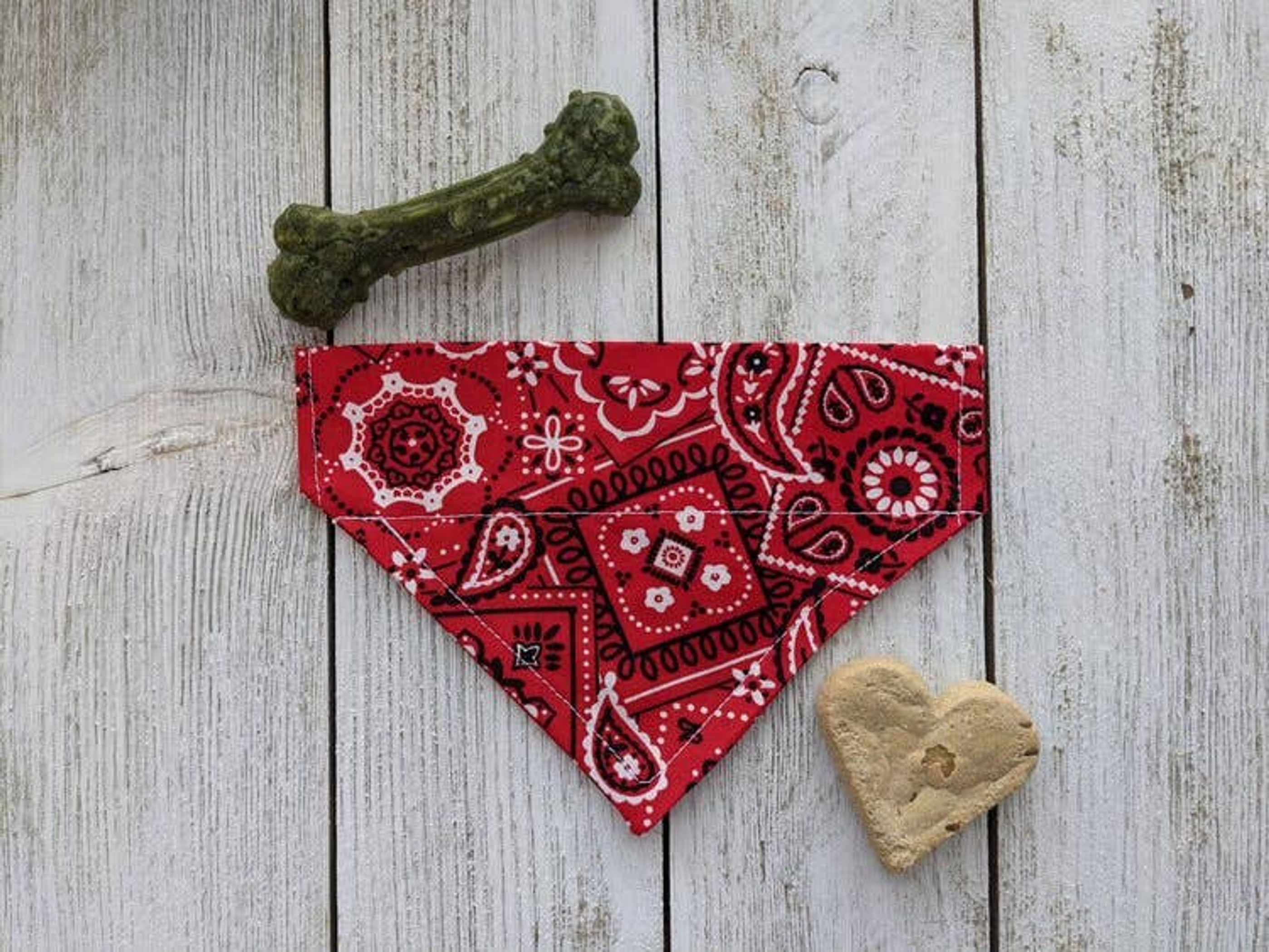 Over-The-Collar Dog Bandana Image 1