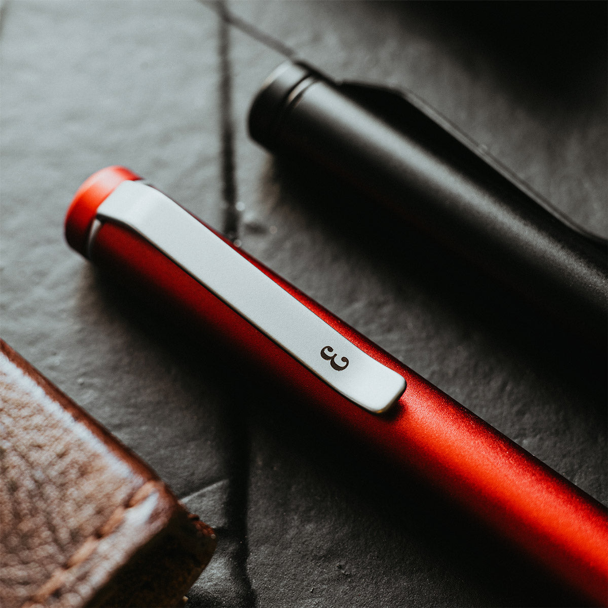 Bolígrafo Grafton Mini Twist Función de escritura Tamaño compacto diseño elegante peso balanceado 5 colores disponibles