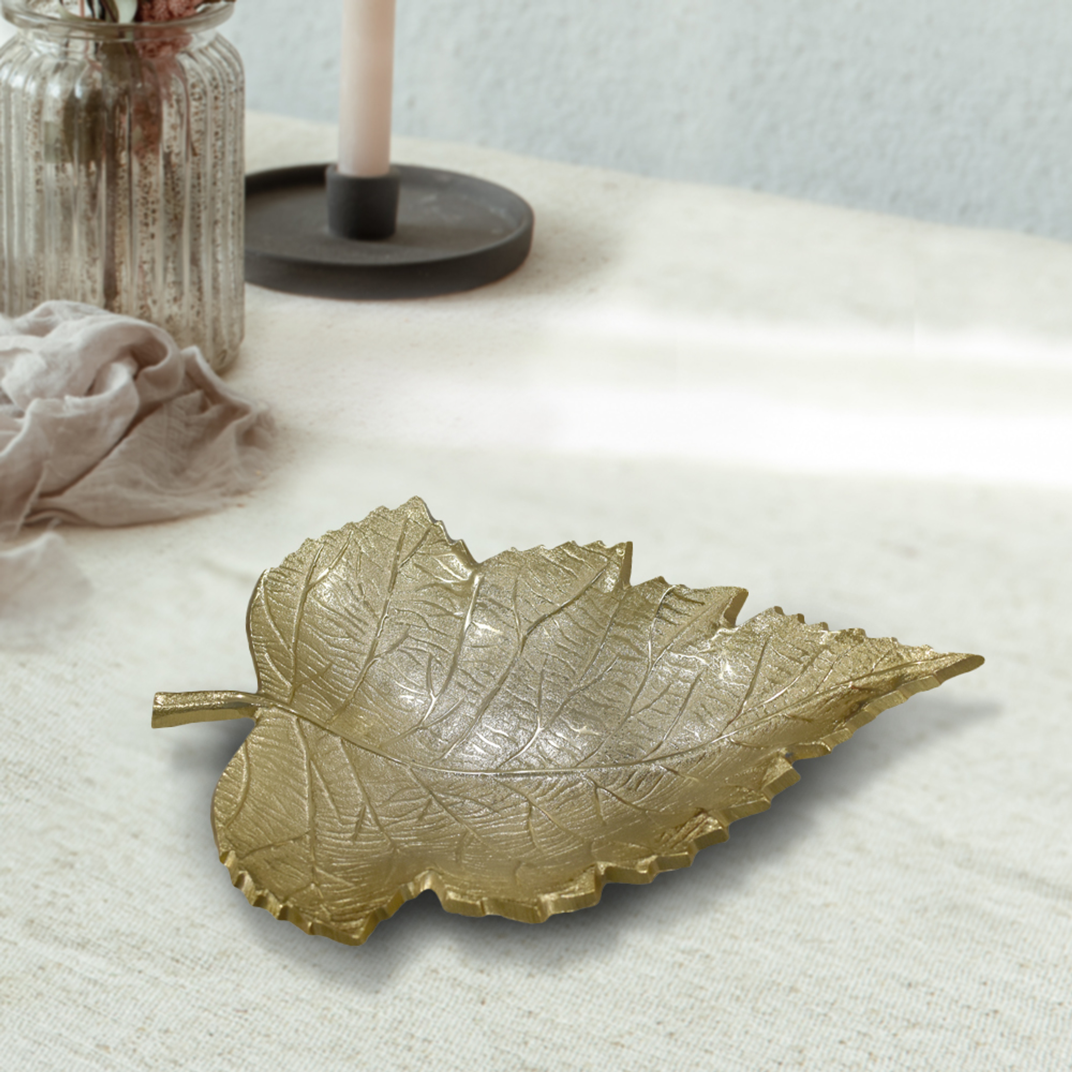 Tray Handmade Decorative Leaf Shape Gold Color Coated Aluminium Unique Design