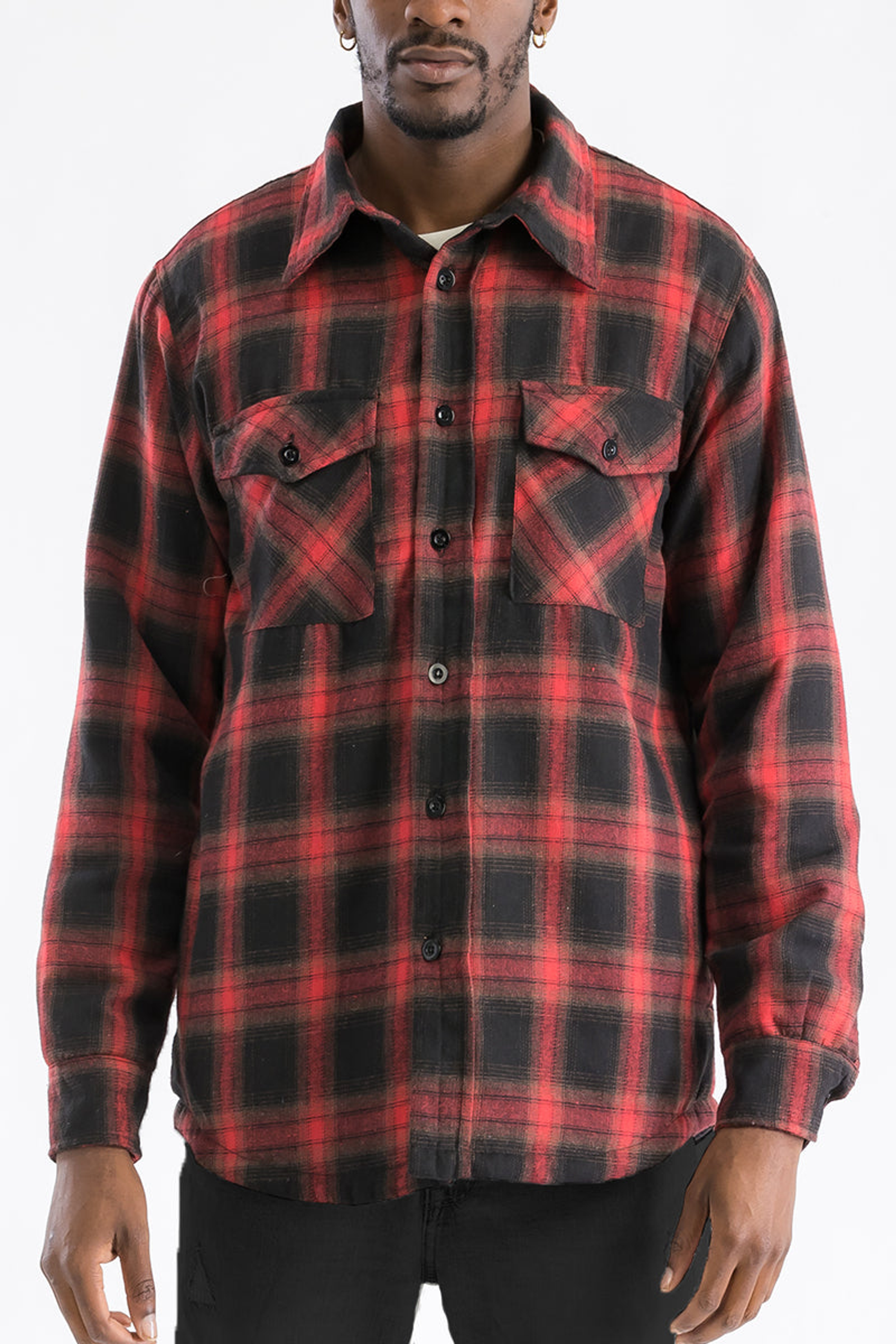 Chaqueta de hombre forrada acolchada cierre de botones dos bolsillos en el pecho algodón poliéster 60 40 material exterior 100 poliéster forro