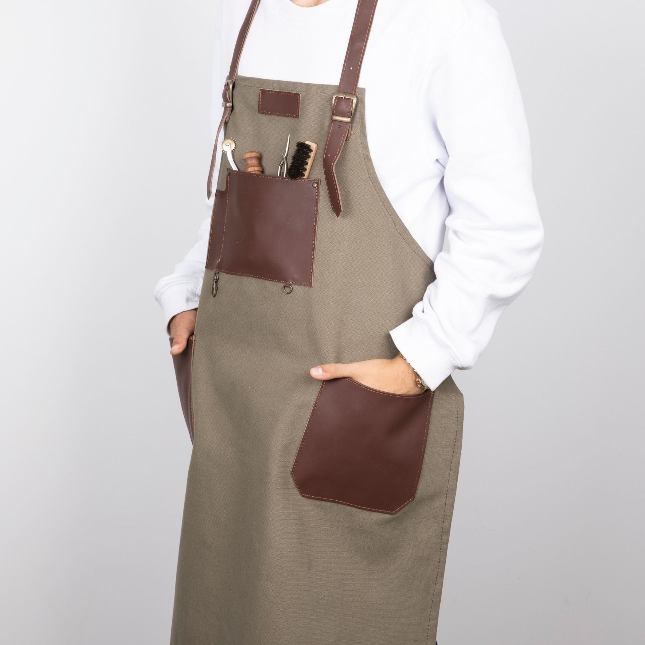 Leather Work Apron Versatile Protection Genuine Leather Adjustable Straps Numerous Pockets Elegant Classic Design