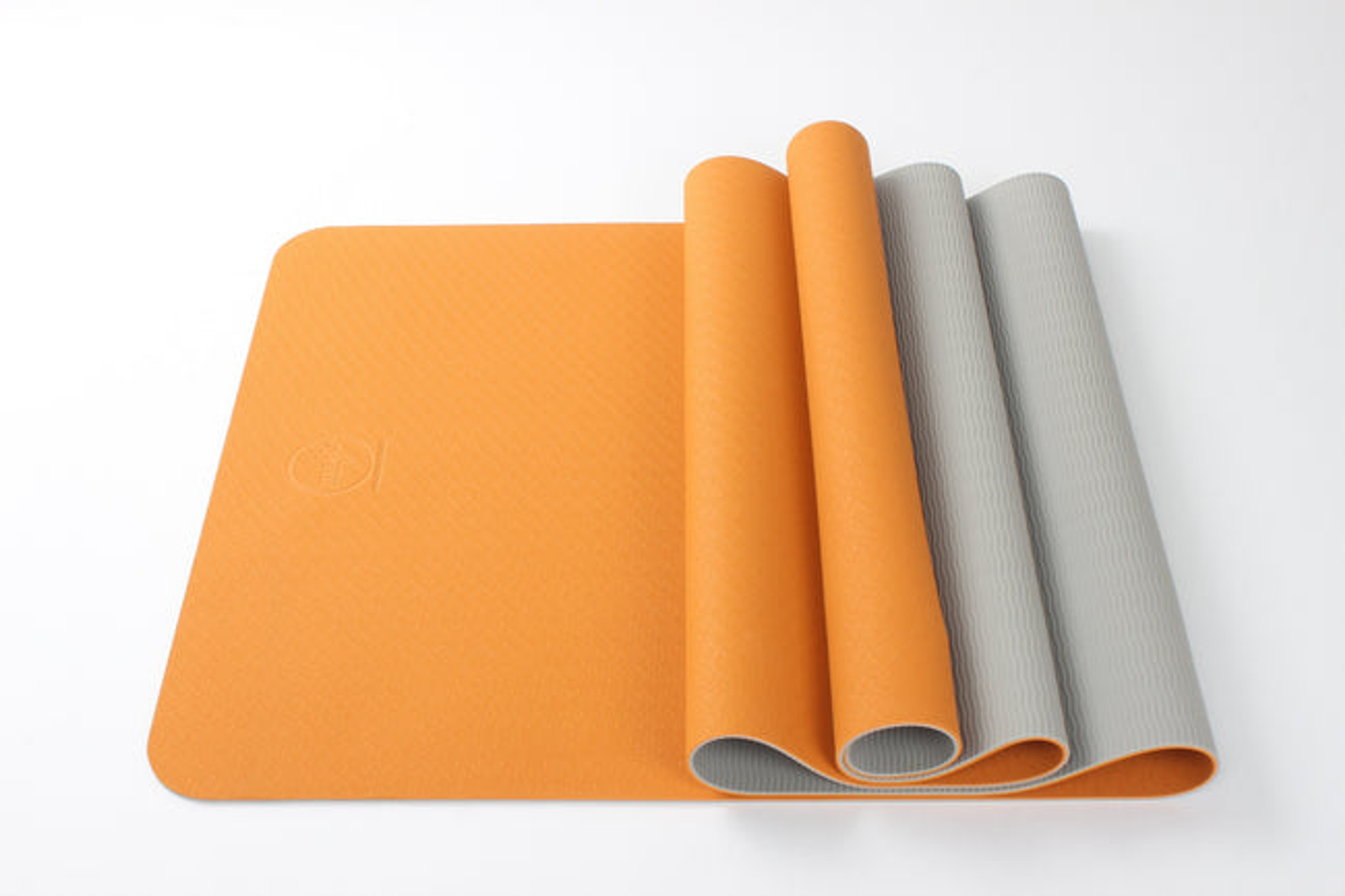 Mat de yoga función principal antideslizante tamaño 24 x 68 x 4mm color reversible material TPE ecológico ligero y resistente